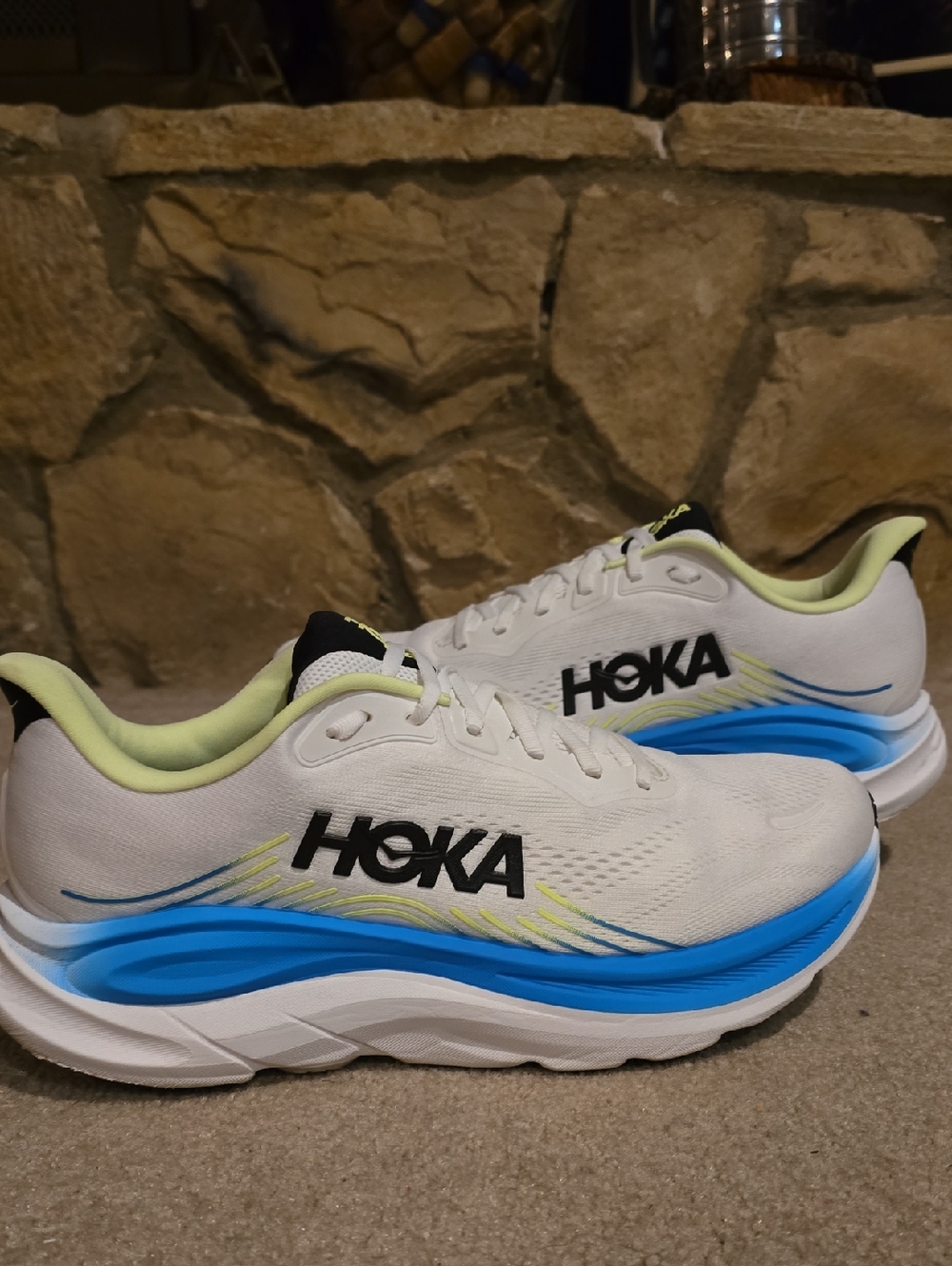 HOKA Clifton 11